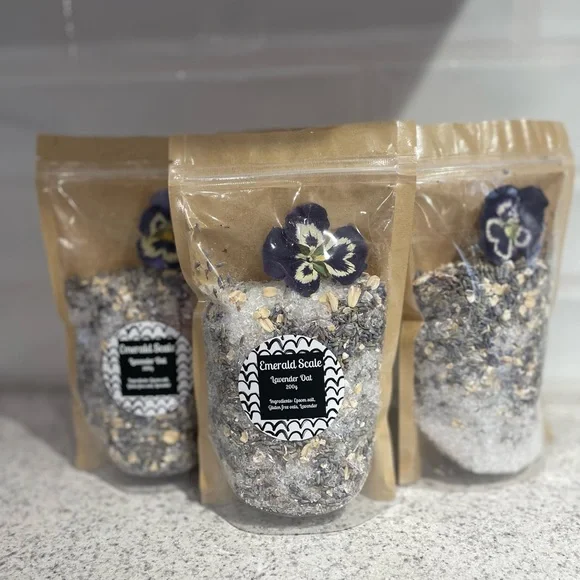 Hibiscus Lime Infused Bath Soak - 200g - Picture 4 of 5